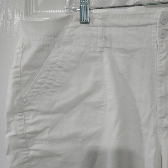 Gloria Vanderbilt Shell White Marion Cargo Shorts in Size 18 - Picture 3 of 12